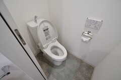 ウォシュレット付きトイレの様子2。モデルルームです。（S217号室）(2020-11-04,専有部,ROOM,2F)