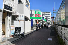 上北沢駅前にはスーパーがあります。(2020-11-04,共用部,ENVIRONMENT,1F)
