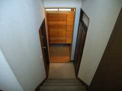階段の様子。（2階から1階）(2008-02-22,共用部,OTHER,2F)