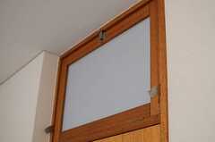 ドアは欄間付き、風通しを調整できます。（101号室）(2014-05-12,専有部,ROOM,1F)