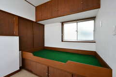 もともとはベッドとして使われていたスペース。ユニークな作りです。（201号室）(2021-03-31,専有部,ROOM,2F)