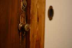 居間に続くドアの小さなノブ。(2015-02-25,共用部,LIVINGROOM,1F)