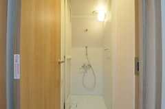 シャワールームの様子。(2013-02-25,共用部,BATH,2F)