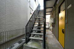 外階段の様子。(2022-08-09,共用部,OTHER,1F)
