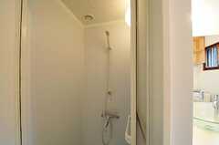 シャワールームの様子。(2012-08-10,共用部,BATH,1F)