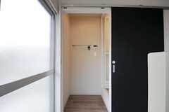 シャワールームの脱衣室の様子。(2012-03-16,共用部,BATH,2F)