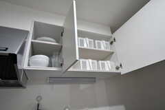 部屋ごとに使える収納ボックスと食器棚の様子。(2021-10-11,共用部,KITCHEN,1F)