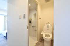 トイレとシャワールームの様子。モデルルームです。（408号室）(2022-12-12,専有部,ROOM,4F)