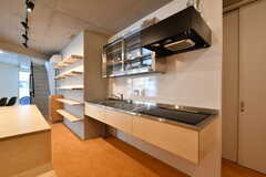 キッチンの様子。同じサイズのキッチンが4階にも設置されています。(2020-03-17,共用部,KITCHEN,1F)