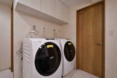 ドラム式洗濯乾燥機の様子。(2022-06-14,共用部,LAUNDRY,3F)