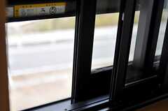 線路側の窓は2重窓＋シャッター付き。（301号室）(2012-02-28,専有部,ROOM,3F)