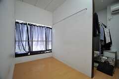 ドミトリーの収納スペース。左右に二段ベッドが置かれています。（301号室）(2013-07-15,専有部,ROOM,3F)