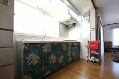 玄関側から見たキッチン全体の様子。(2012-03-12,共用部,KITCHEN,5F)