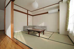 リビングには和室が隣接しています。(2012-11-29,共用部,LIVINGROOM,3F)