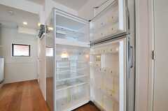 冷蔵庫は各部屋ごとの収納場所がしっかり決まっています。(2014-04-09,共用部,KITCHEN,3F)
