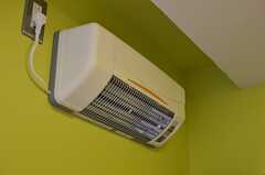 脱衣室には空調がついています。(2014-04-09,共用部,BATH,3F)
