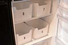 冷蔵庫は専有部ごとにスペースが分けられています。(2015-07-07,共用部,KITCHEN,8F)