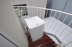 屋上に設置された洗濯機の様子。(2011-09-26,共用部,LAUNDRY,3F)
