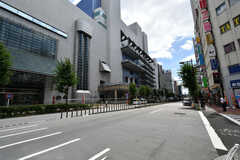 東京芸術劇場までは歩いてすぐ。(2022-08-08,共用部,ENVIRONMENT,1F)