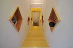 階段の様子。階段下がすぐ玄関になっています。(2012-02-20,共用部,OTHER,2F)