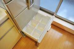 冷蔵庫内は部屋毎にスペースが分けられています。(2010-11-05,共用部,KITCHEN,1F)