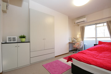 Room402
