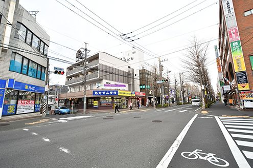 広いラウンジ バルコニー 青葉台の高台で暮らすこと 青葉台駅 横浜市 のシェアハウス ソーシャルレジデンス 青葉台 のレビュー ひつじ不動産 広いラウンジ バルコニー 青葉台の高台で暮らすこと 青葉台駅 横浜市 のシェアハウス ソーシャルレジデンス 青葉台 のレビュー ひつじ不動産